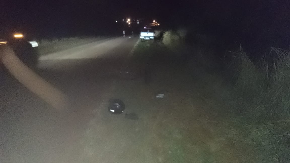 Un motociclista sufrió una fractura tras chocar con un automóvil