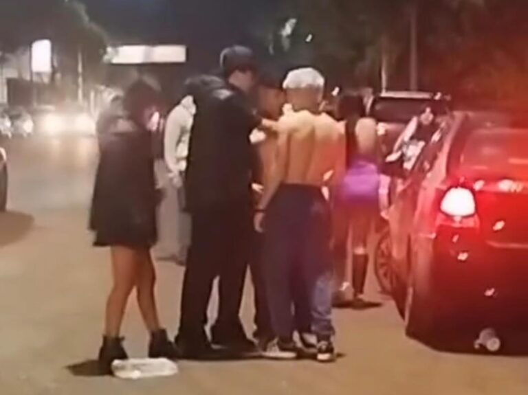 Violenta pelea entre jóvenes a la salida de una fiesta privada en Eldorado