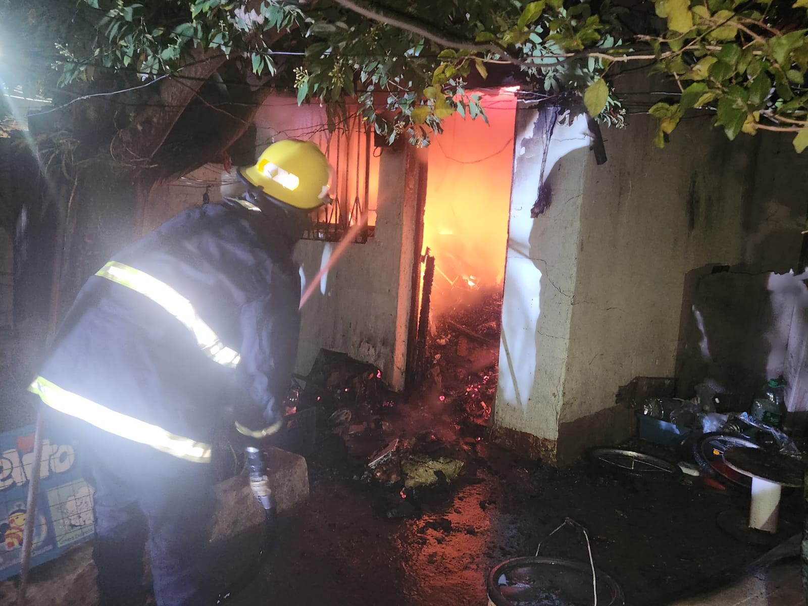Un hombre murió en un incendio en una vivienda de inquilinato