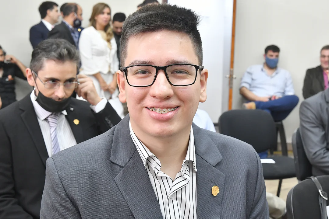 renuncia de un joven concejal que le exigía sexo oral a una mujer