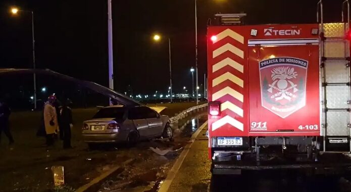 Murió un automovilista tras chocar contra un guardarrail y un poste de luz
