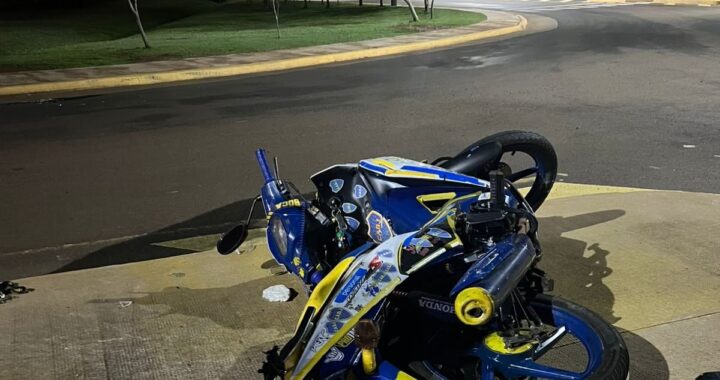 Un motociclista falleció tras despistar en una rotonda