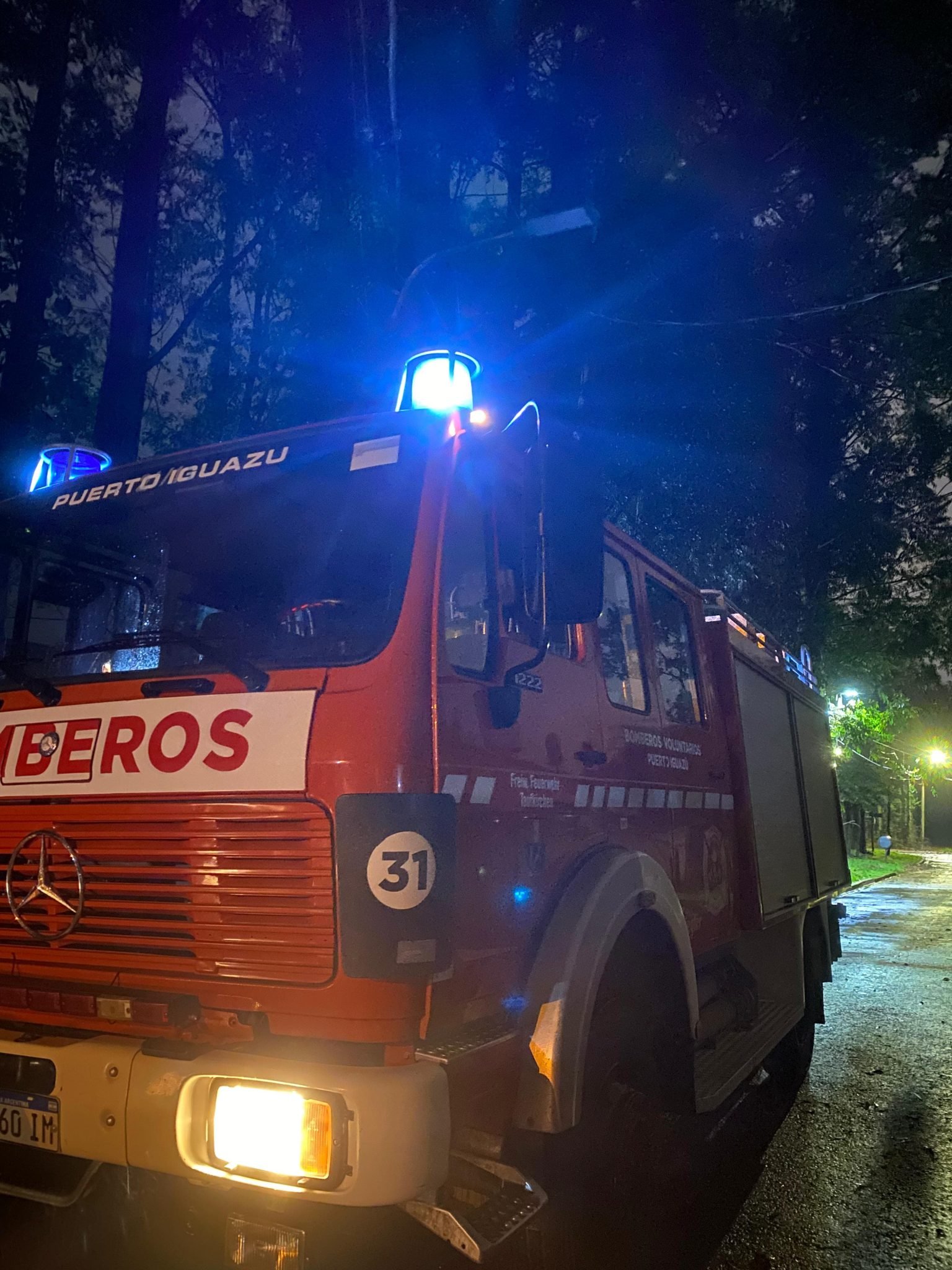 Un motociclista fue hospitalizado tras chocar contra un colectivo