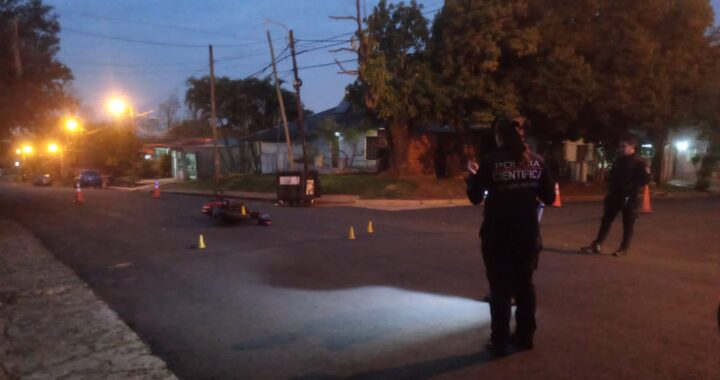 automovilista atropelló a 2 motociclistas