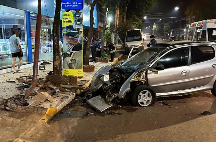 Despiste de un vehículo dejó dos personas lesionadas
