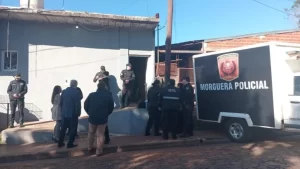 hallan a un hombre muerto y a sus dos hijos asesinados