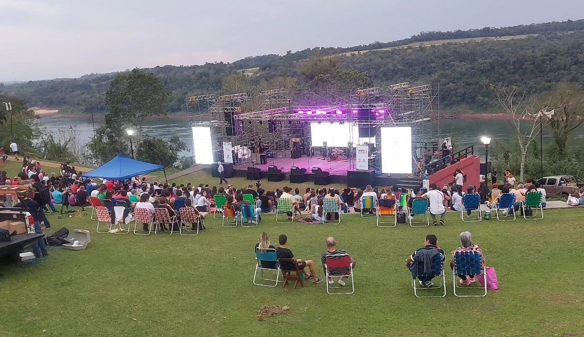 suspender Música de los Interculturales en Eldorado