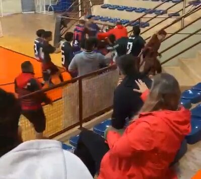 Pelea entre jóvenes Olimpiadas Estudiantiles