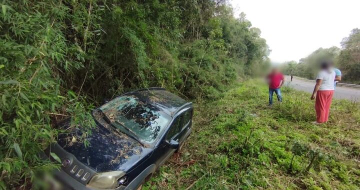 perdió el control del vehículo y terminó al costado de la ruta