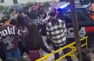 violenta pelea entre madres durante una celebración por el Día del Niño