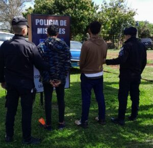 Detuvieron a dos hombres acusados de atacar a piedrazos a un motociclista