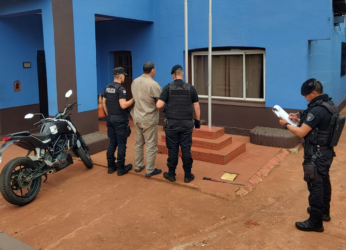 Detuvieron a un hombre por violencia de género y le secuestraron armas blancas