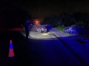 Dos automóviles chocaron de frente