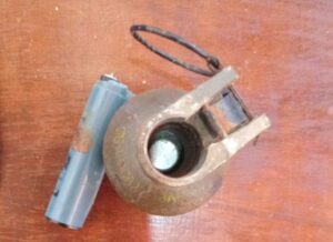 Hallaron una granada en el patio de una vivienda