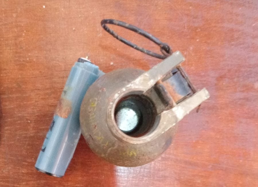 Hallaron una granada en el patio de una vivienda