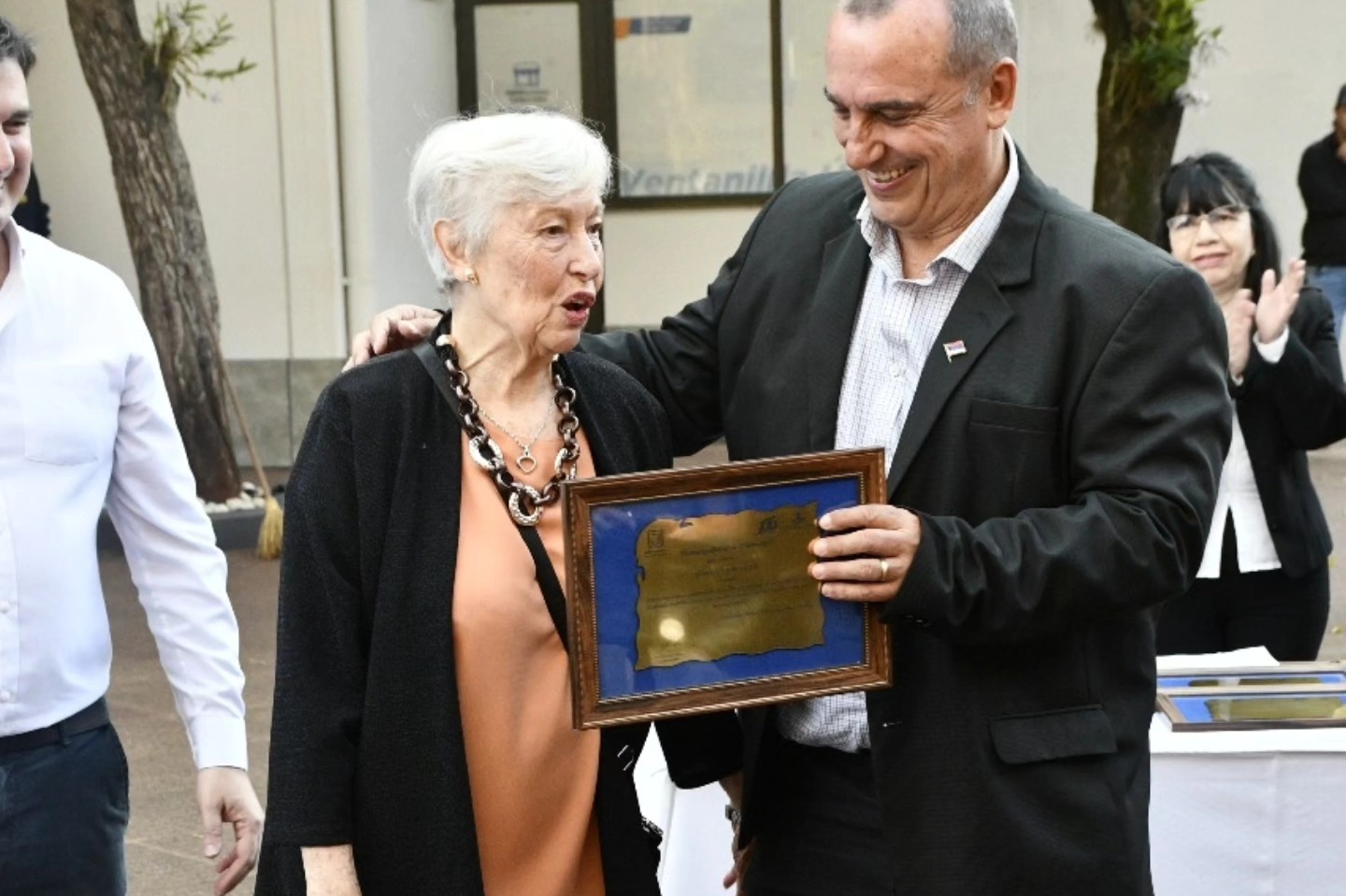 Pipo Durán encabezó el homenaje a vecinos e instituciones