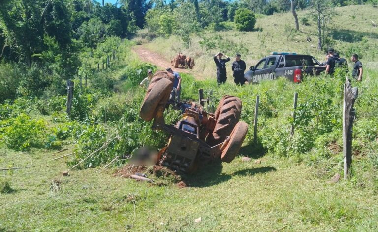 Un agricultor de 65 años murió al volcar y ser aplastado por su tractor