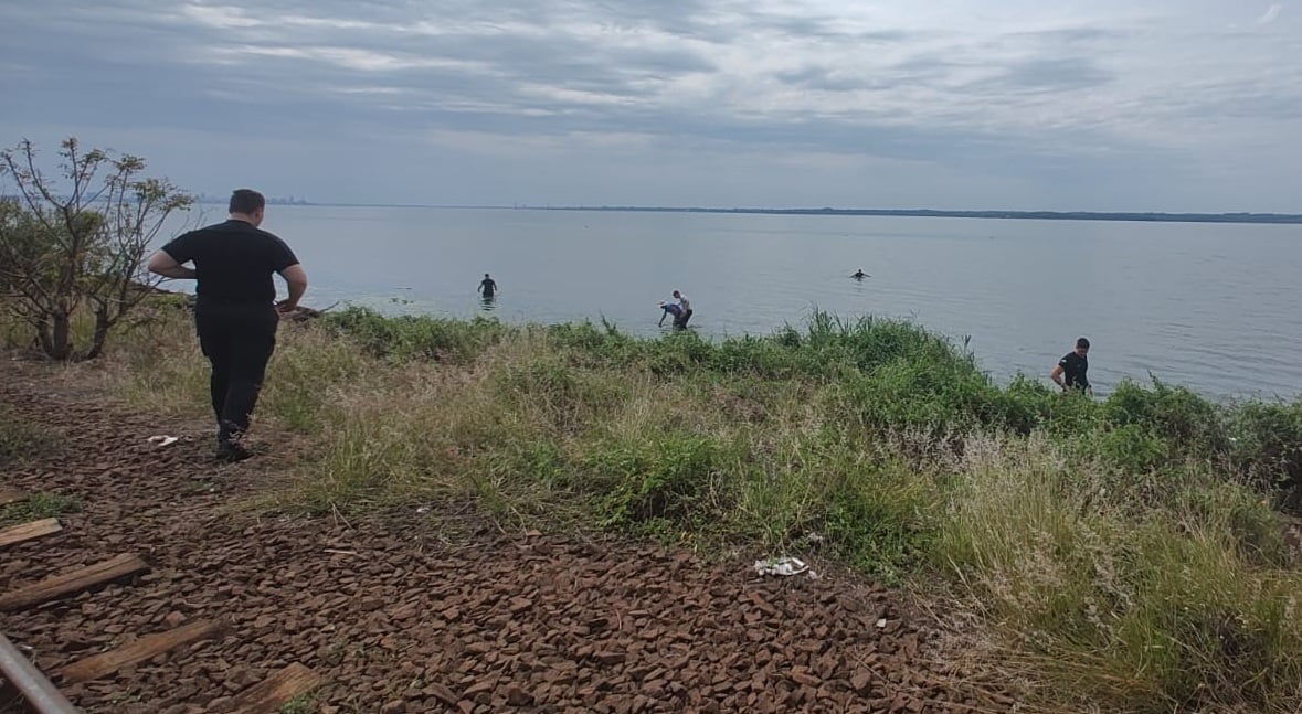 Una chica de 13 años desapareció mientras nadaba en el río Paraná