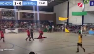 Un arquero murió tras atajar un penal