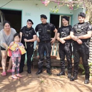 eencuentro entre Policías y una niña de 5 años que salvaron en Eldorado
