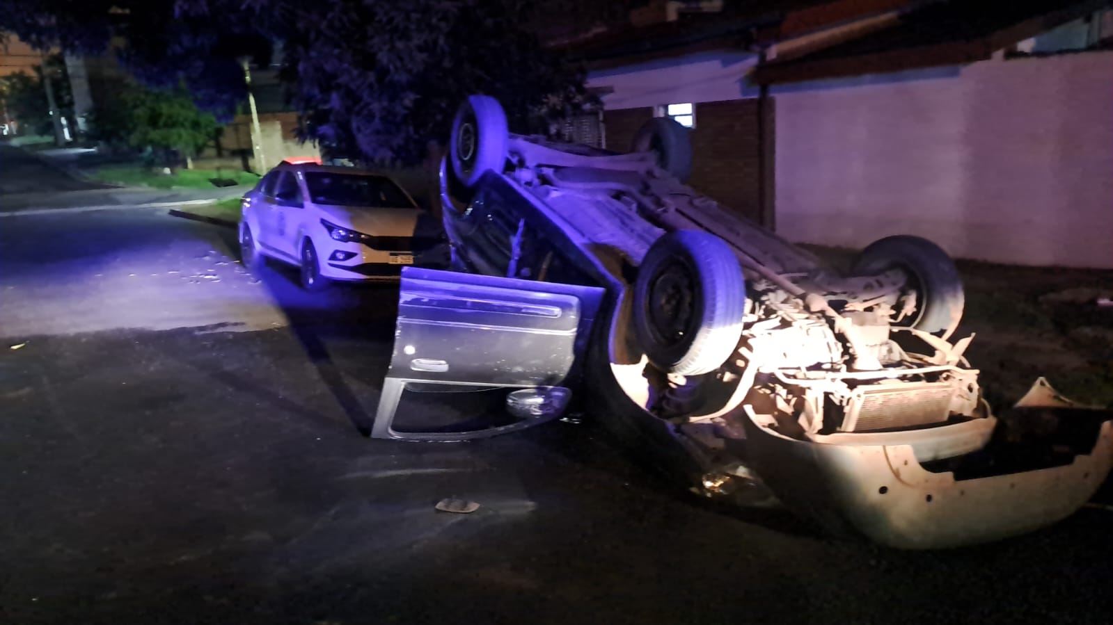 espectacular vuelco con su vehículo