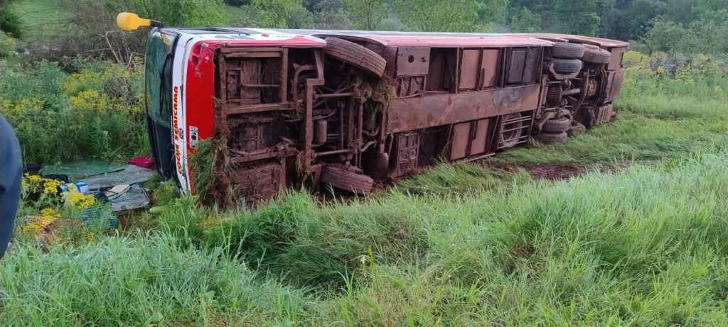 Despistó un colectivo en la Ruta 12 y hay 40 lesionados