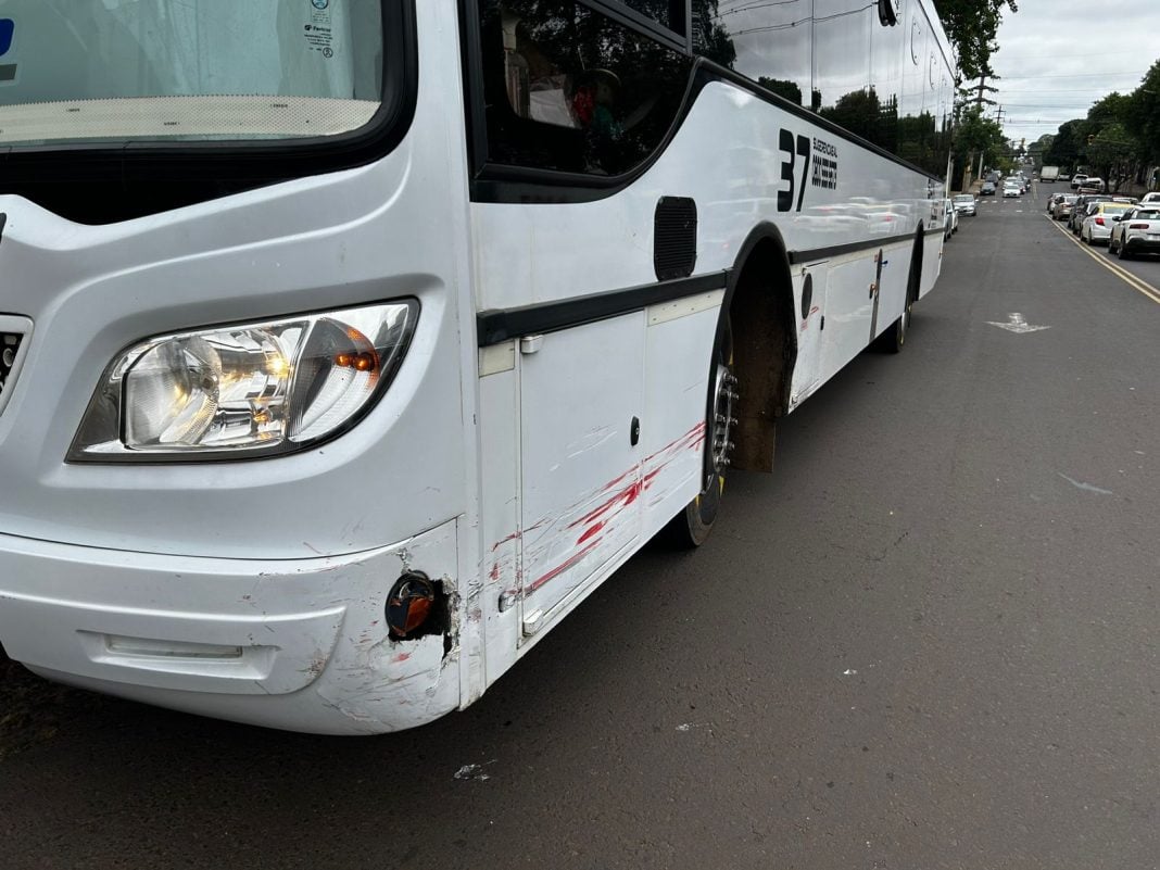 Un colectivo chocó con un automóvil en Posadas