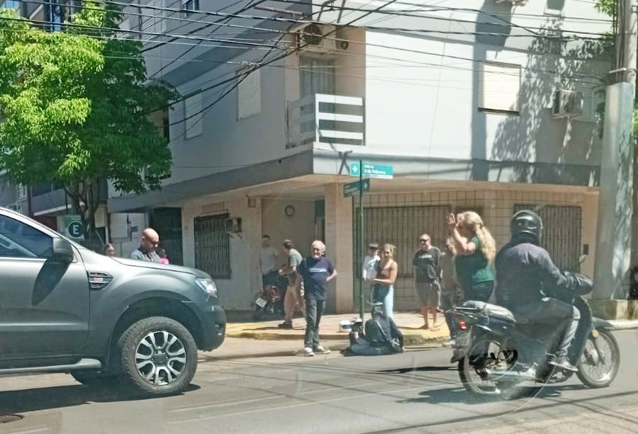 Una camioneta embistió a una madre y su hijo
