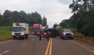 Volcó un tráiler sobre la Ruta 12 a la altura de Colonia Victoria