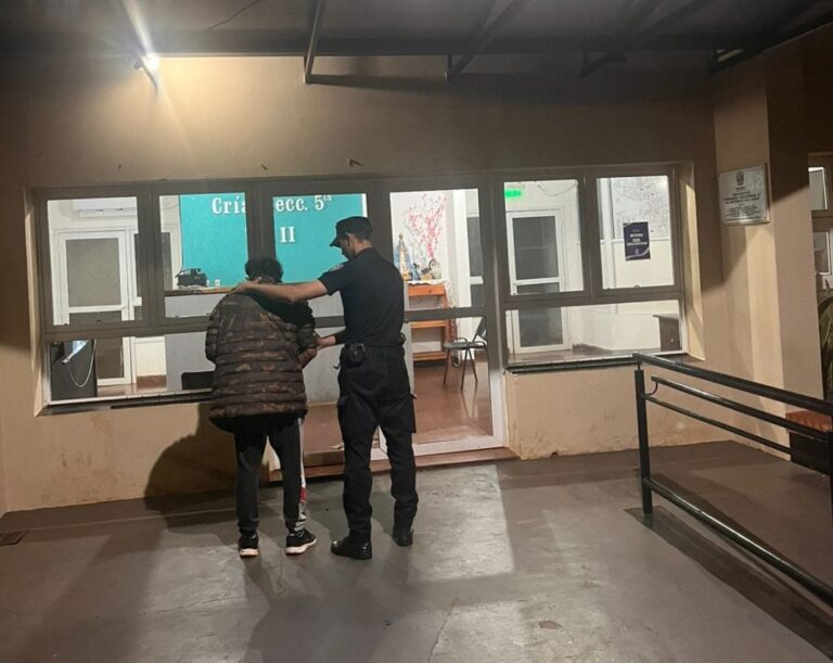 Detuvieron a un hombre tras atacar con un cuchillo a su pareja