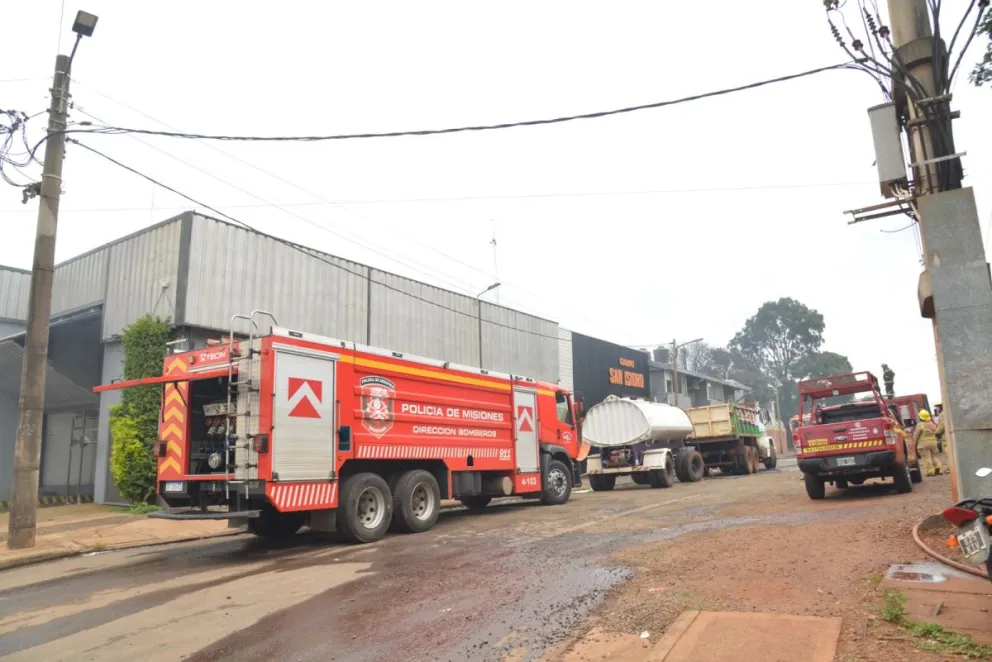 Incendio de gran magnitud en un frigorífico de Posadas