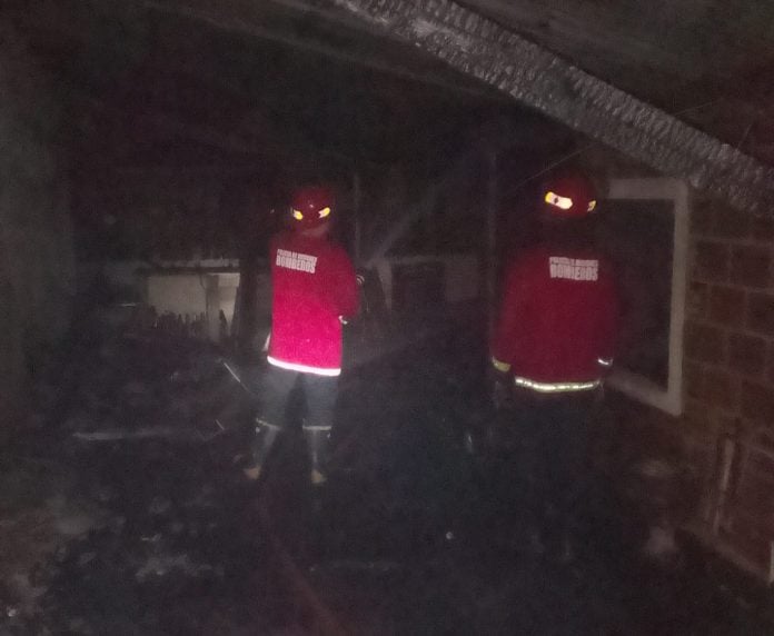 Un incendio provocó daños materiales en una vivienda de un hombre de 75 años