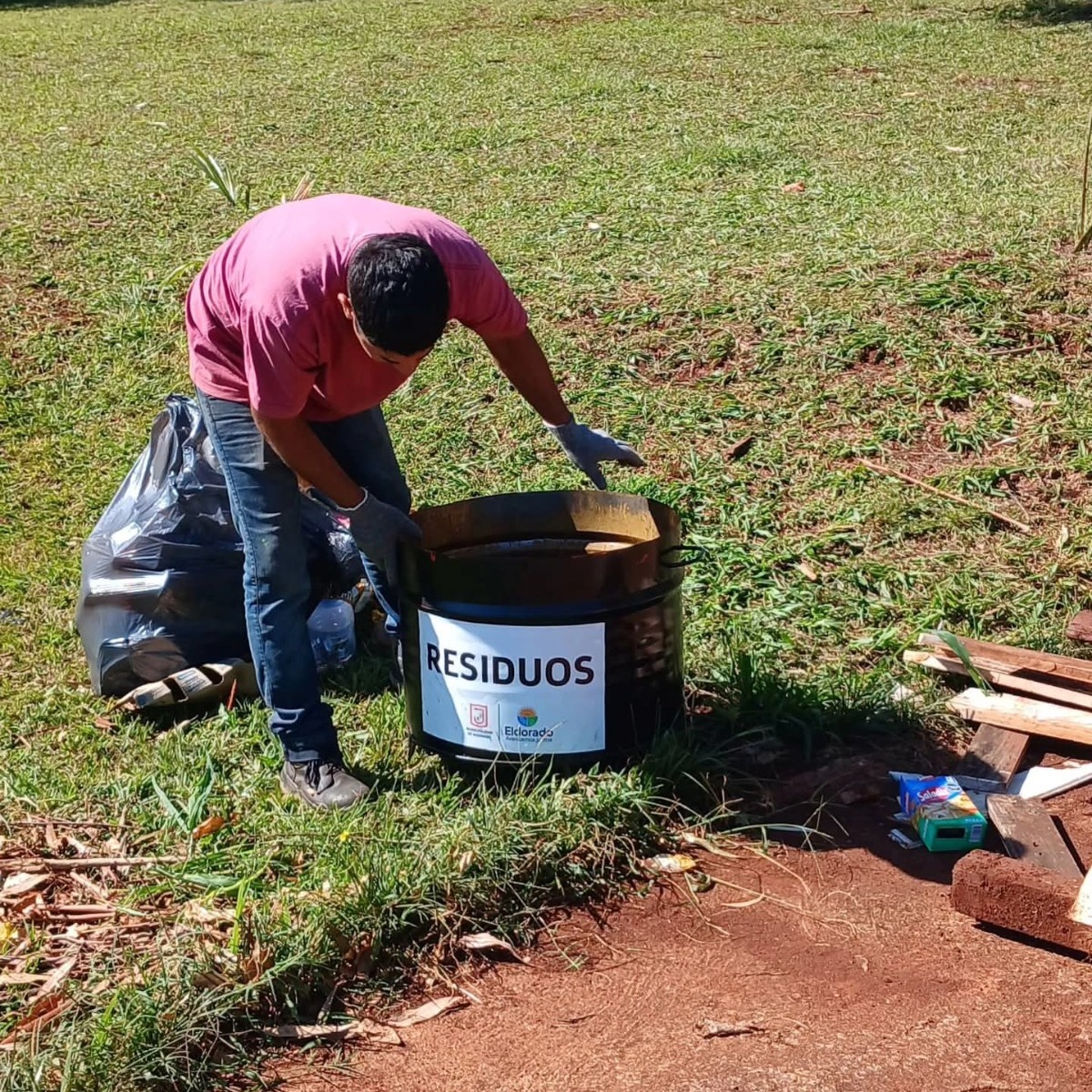 Eldorado refuerza el cuidado del Lago Ziegler con nuevas tareas de mantenimiento ambiental