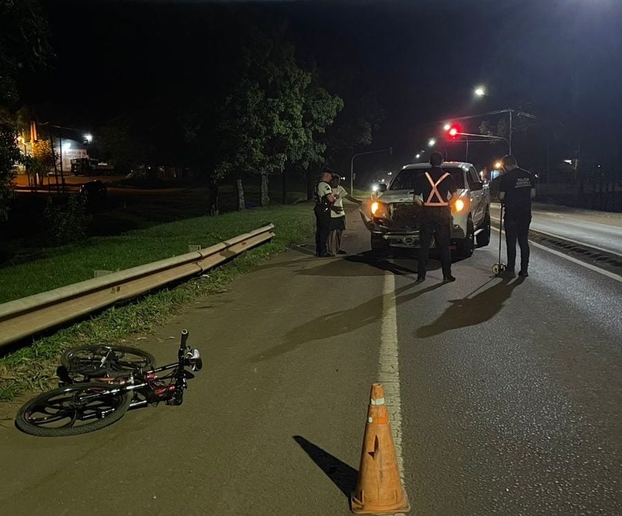 Choque entre camioneta y bicicleta dejó un joven herido en la Ruta 14