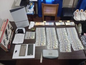Empleada doméstica robó 11 mil dólares