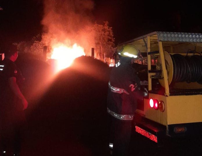 Incendio arrasó por completo una casa en el kilómetro 1 de Eldorado