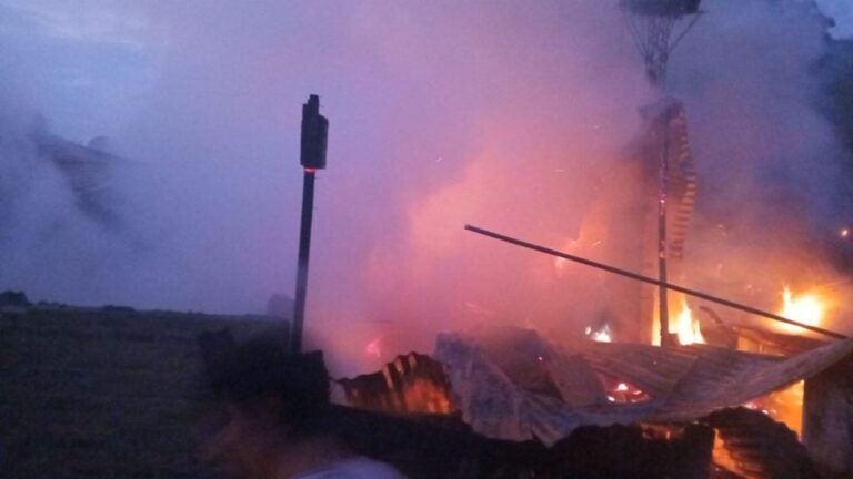 Incendio consumió por completo una vivienda