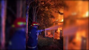 Un voraz incendio consumió por completo una vivienda