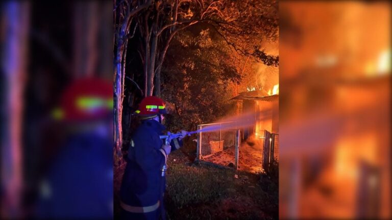 Un voraz incendio consumió por completo una vivienda