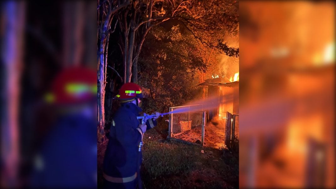 Un voraz incendio consumió por completo una vivienda