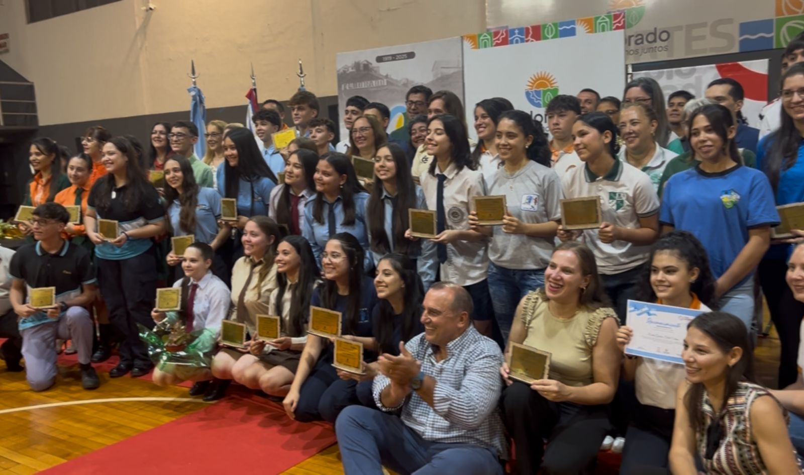 Eldorado reconoció a sus abanderados y docentes destacados en un emotivo cierre educativo 2025
