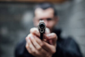 Un hombre fue baleado en la cabeza y permanece internado