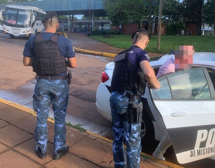 médico detenido por atacar con cuchillo