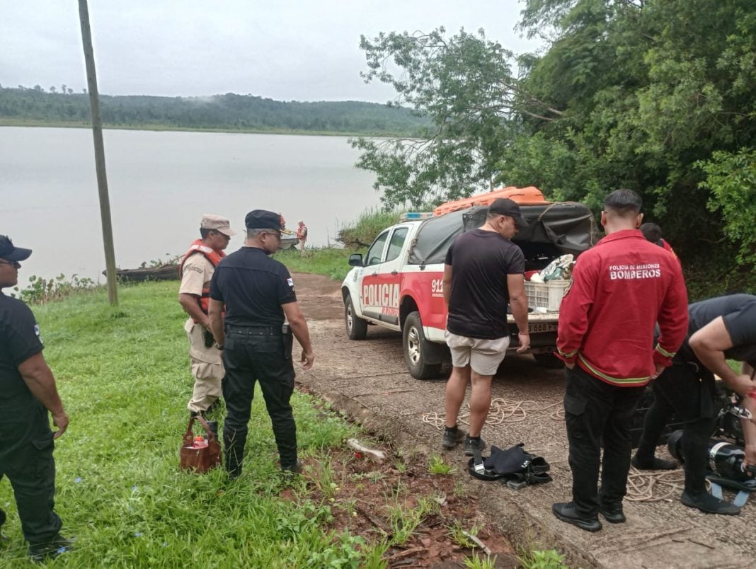 Búsqueda en el río Paraná tras vuelco de canoa
