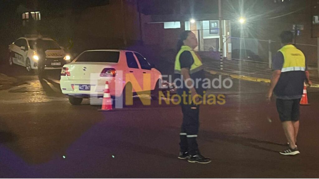 Choque entre un auto y una moto en el km 6 de Eldorado