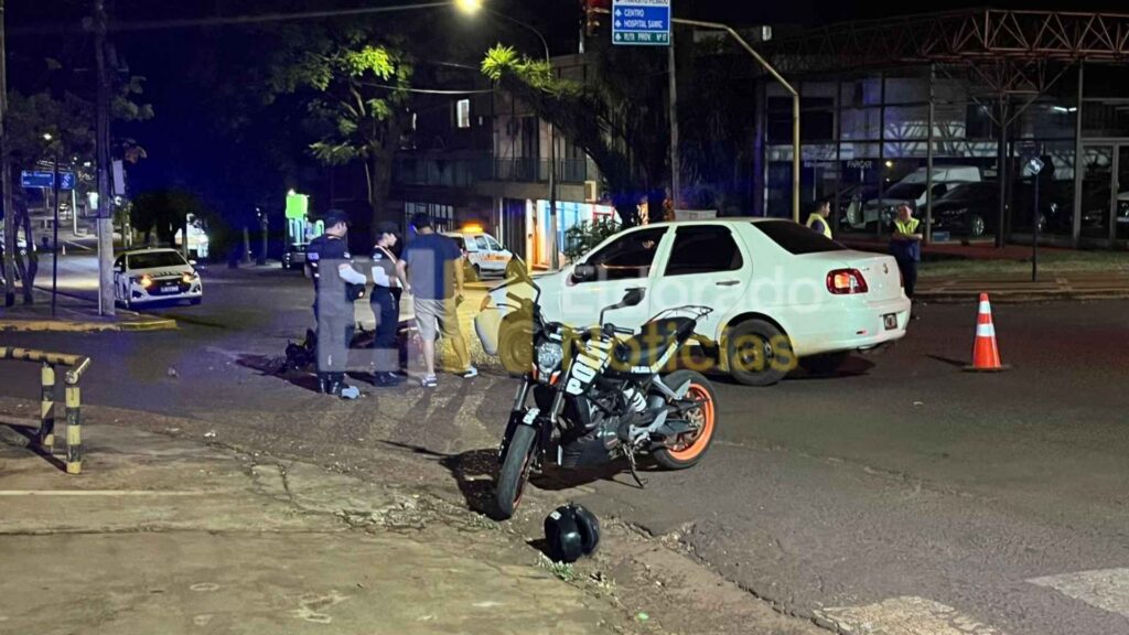 Choque entre un auto y una moto en el km 6 de Eldorado