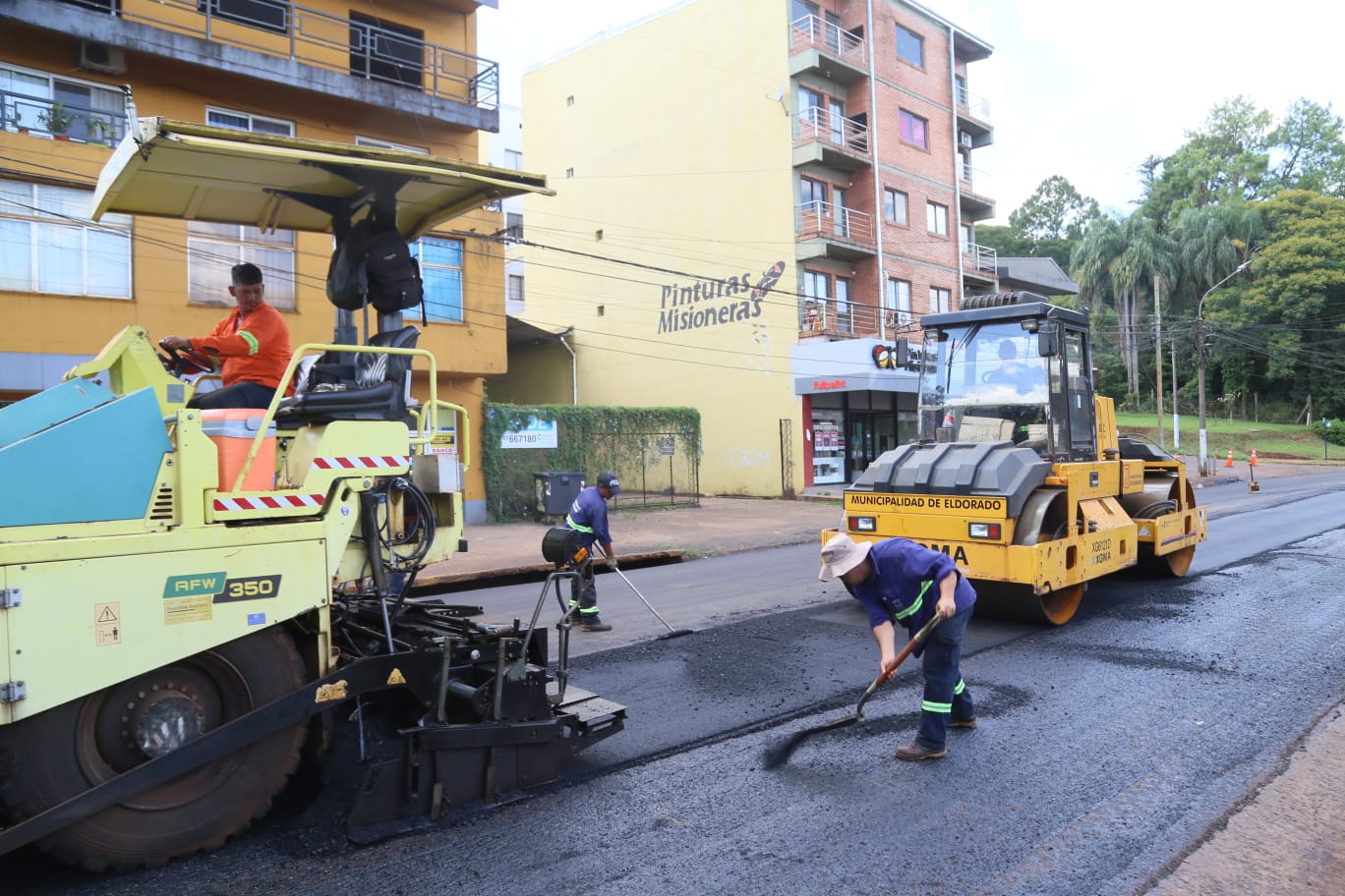 Eldorado avanza con un plan integral de bacheo sobre la avenida San Martín y calles estratégicas