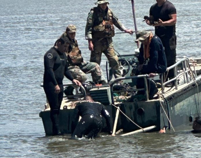 Hallan en el río Paraná un auto sumergido con el cuerpo de un hombre