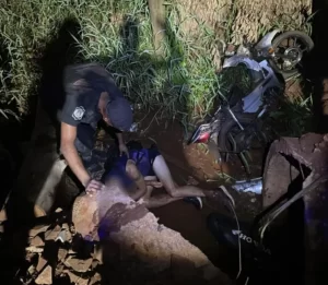 Motociclista cayó de un puente y sufrió lesiones graves en Eldorado
