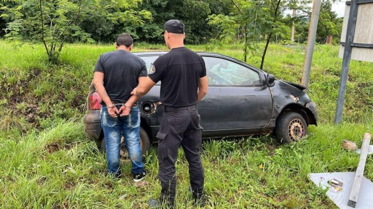 Un hombre conducía borracho despistó y terminó detenido